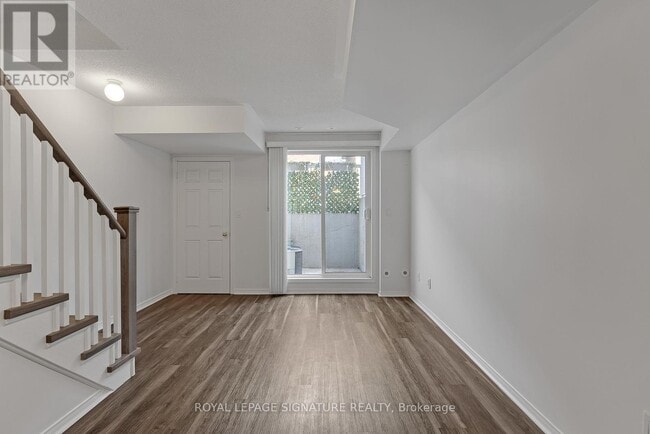 Building Photo - 60 Turntable Crescent