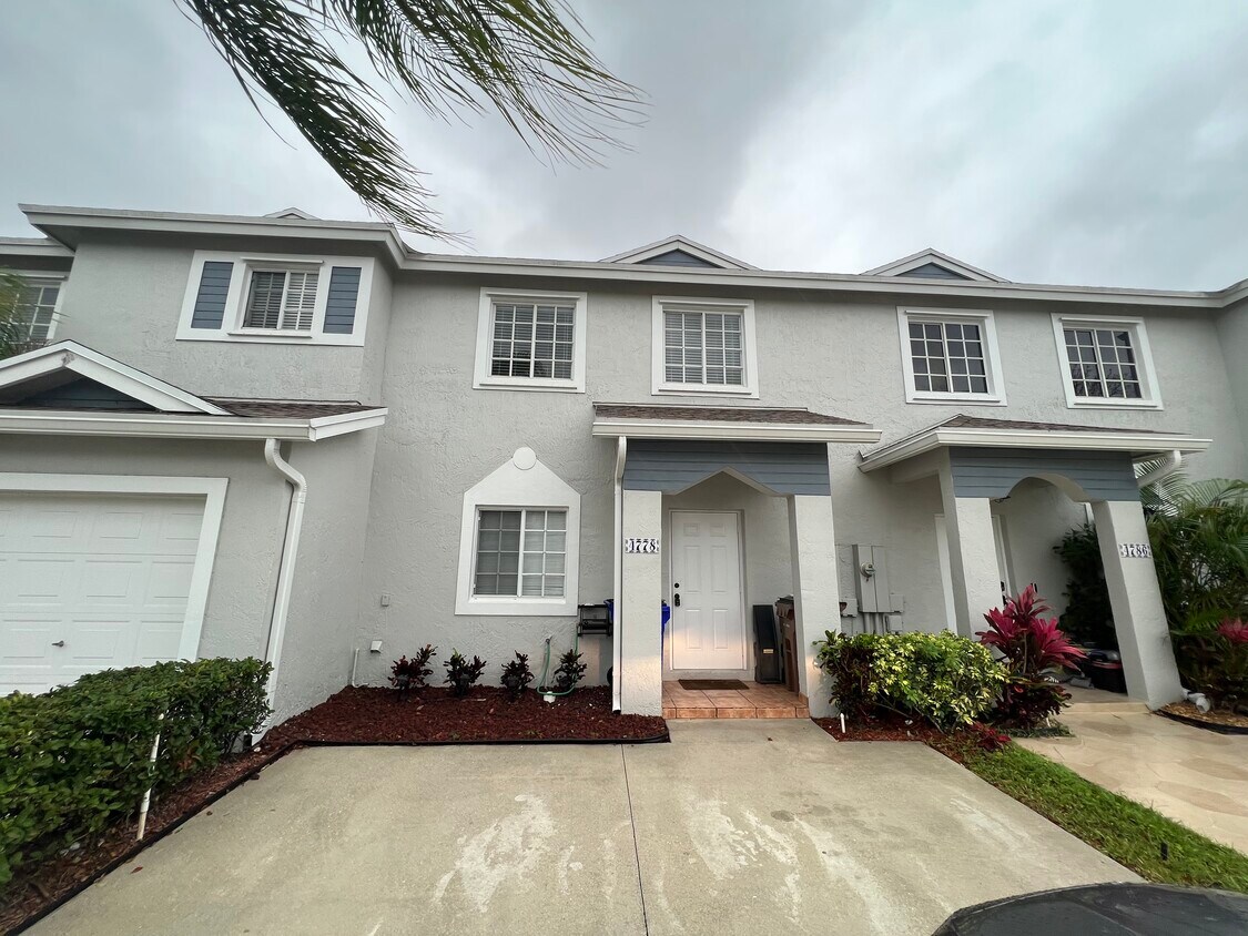 4778 SW 14th Pl, Deerfield Beach, FL 33442 Townhome Rentals in