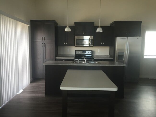 Building Photo - 3 Bed 3 Bath Single Family Home