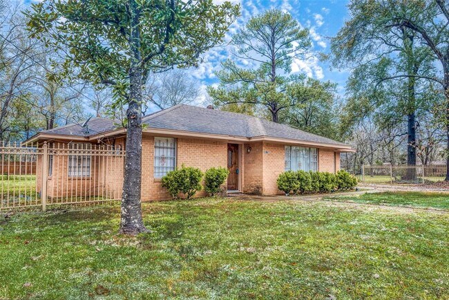 Foto del edificio - 8815 Shady Dr