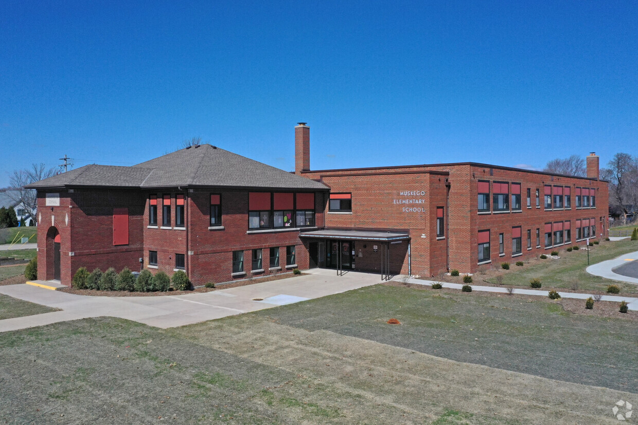 Foto principal - Muskego School Apartments