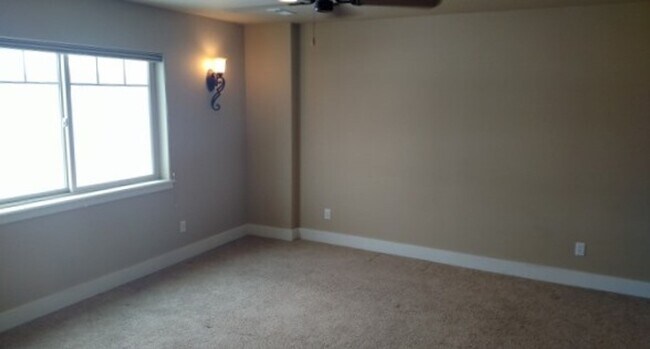 Building Photo - Experience this Desirable Sanctuary