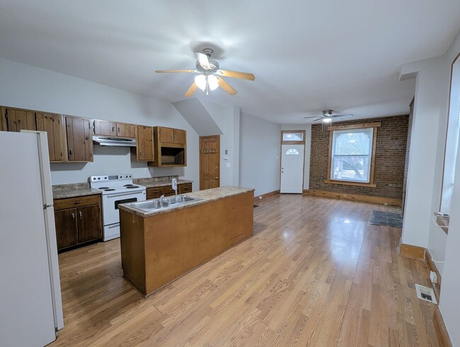 Building Photo - 3517 Giles Ave