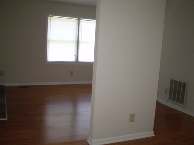 Building Photo - 3 Bedroom, 2 Bath in Rockingham