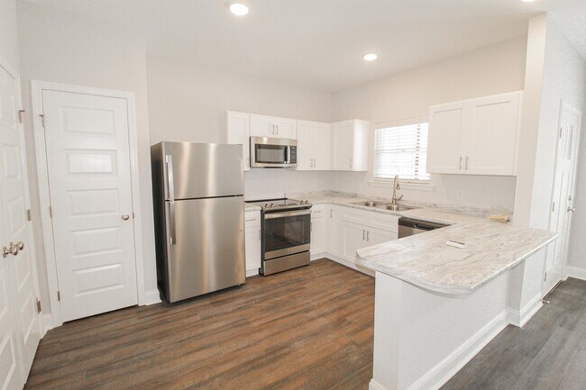 Foto del edificio - 130 Briarwood Rd