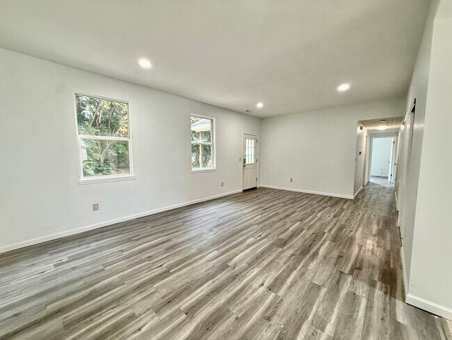Foto del edificio - 3130 Westbrook Dr