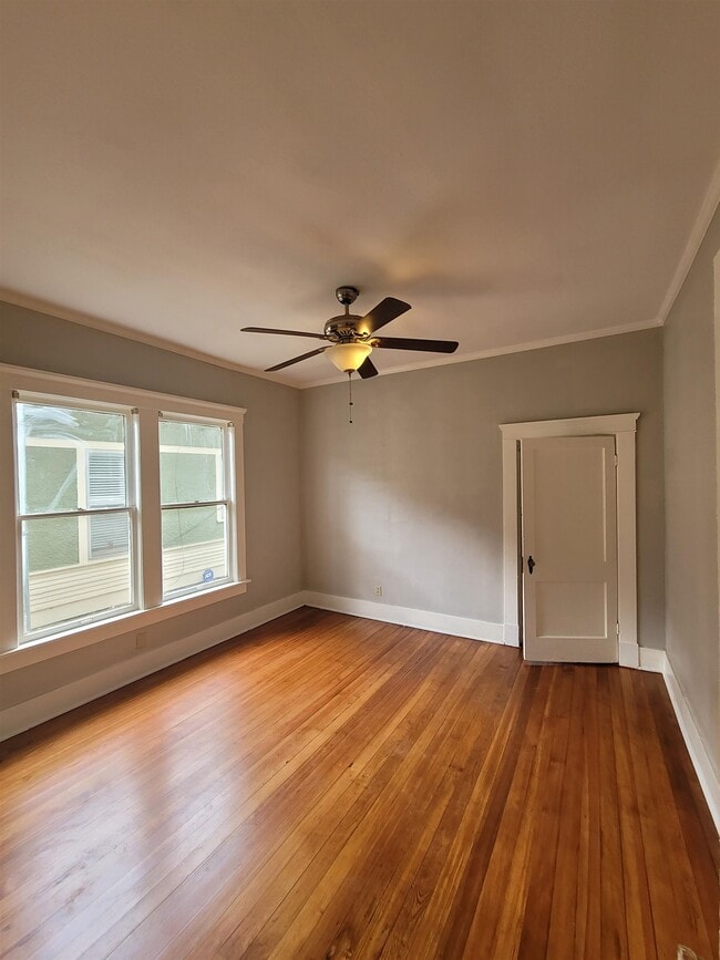 Building Photo - 1916 WALKIER St