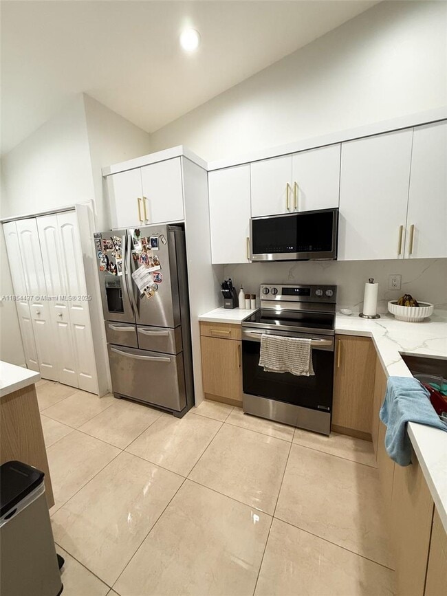 Foto del edificio - 19231 NW 67th Pl