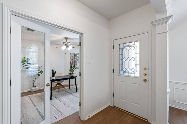 Foto del edificio - Beautifully Updated Home with New Irrigati...