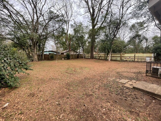 Building Photo - ** 2 Bed 1 Bath located in Chisholm ** Cal...