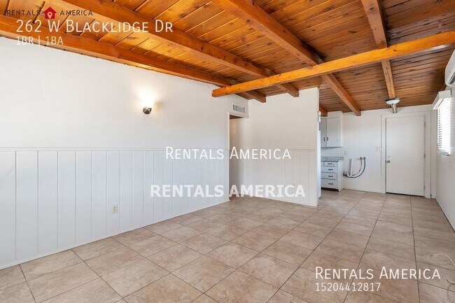 Building Photo - BLACKLIDGE DR, 262 W