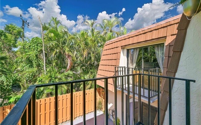 Foto del edificio - 1430 Park Shore Cir