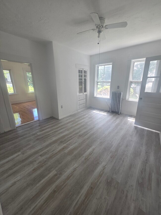Dining room - 20 Temple St