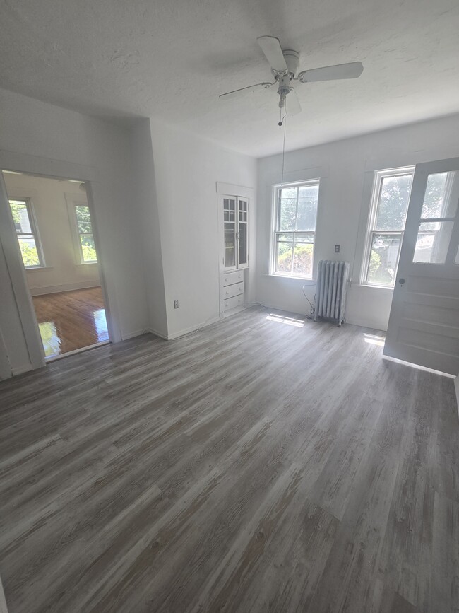 Dining room - 20 Temple St