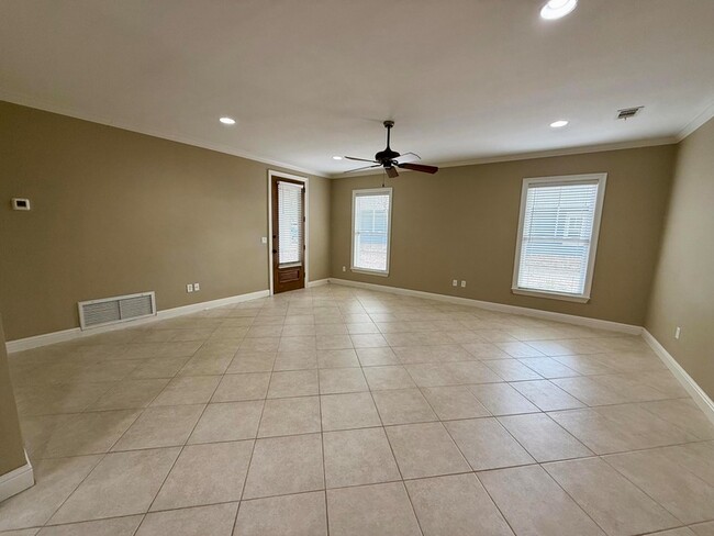 Building Photo - 70 Jakes Way