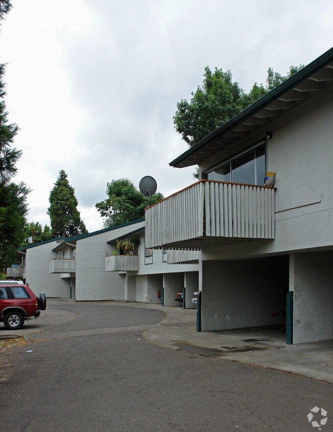 Colony Park Apartments in Springfield, OR