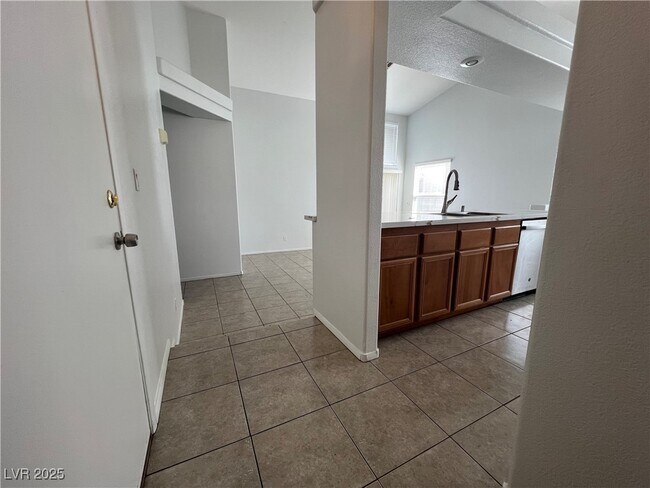 Foto del edificio - 1356 Lamplight Village Ln