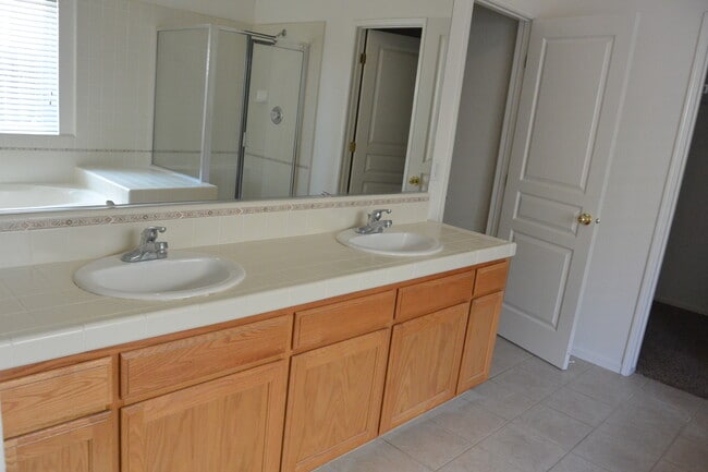 Foto del edificio - Beautiful 4 bedroom, 2 bath house in South...