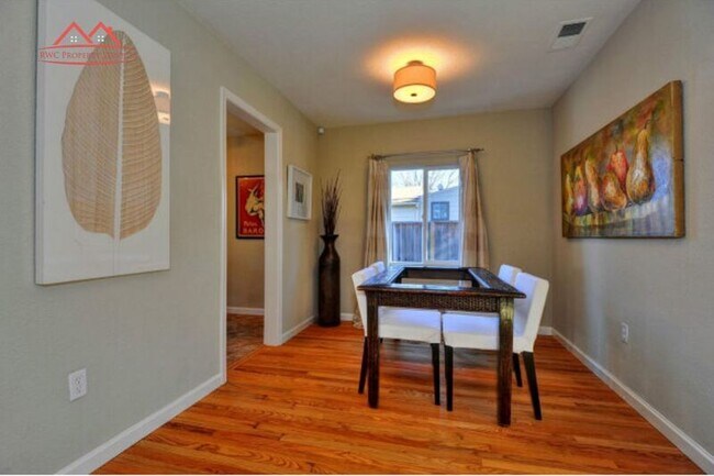 Foto del edificio - 493 Southwood Ave