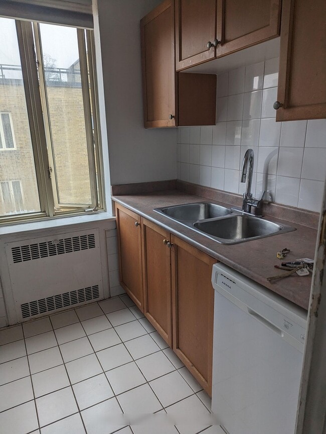 Photo du bâtiment - 150-150 Farnham Ave