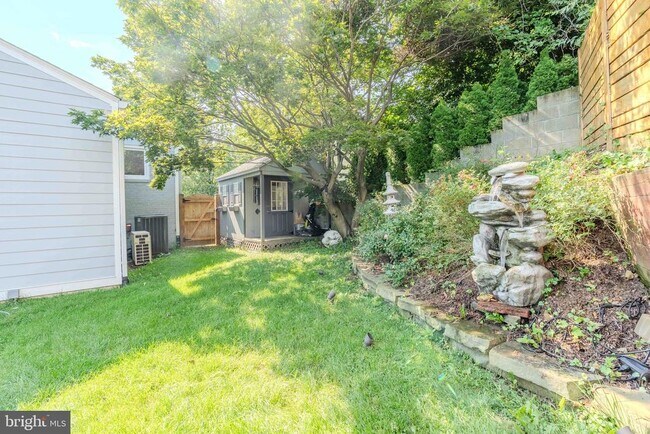 Building Photo - 942 McKinley Rd