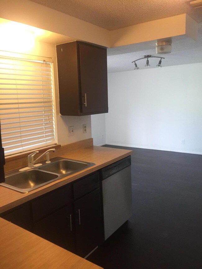 Foto del edificio - 5203  Michael Avenue