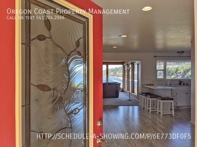 Foto del edificio - Now available for showings