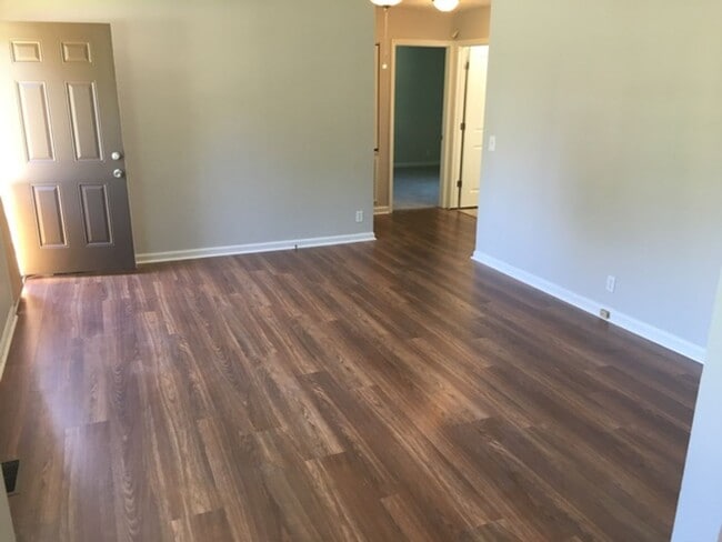 Building Photo - 4823 Shadowlawn Dr