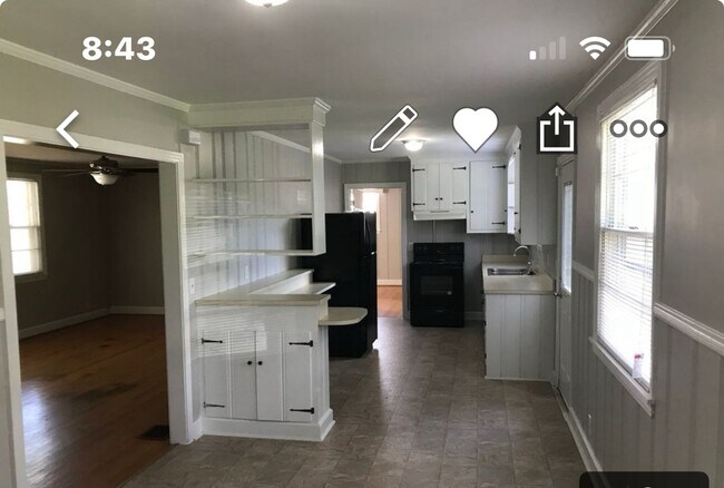 Foto del edificio - Ranch style four bedroom two bath with ful...
