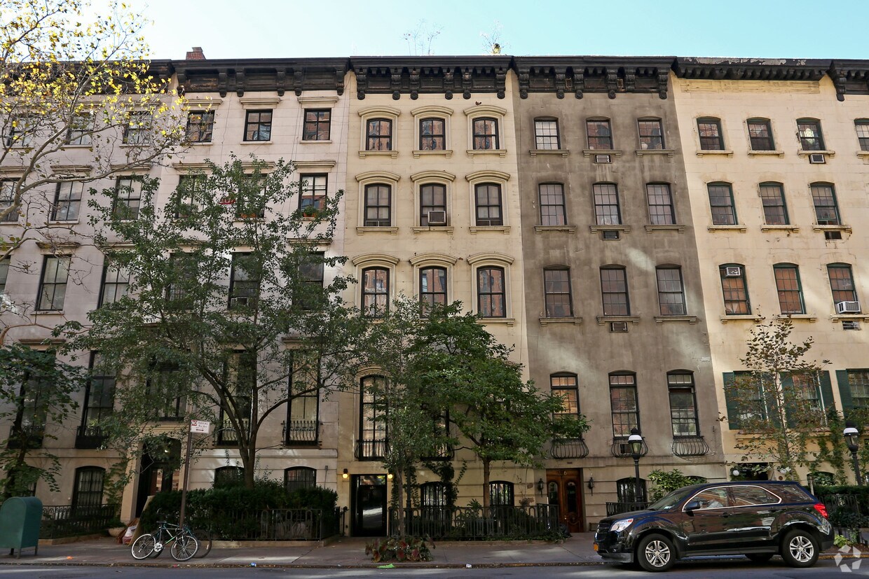 Building Photo - 454 W 23rd St
