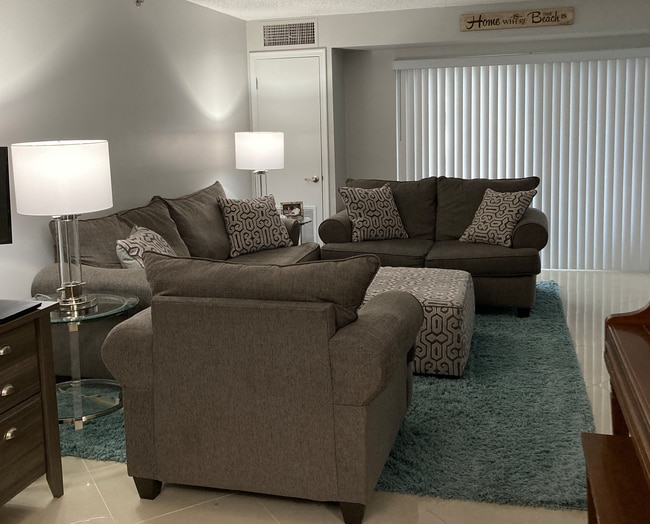 Living Room - 3215 S Ocean Blvd