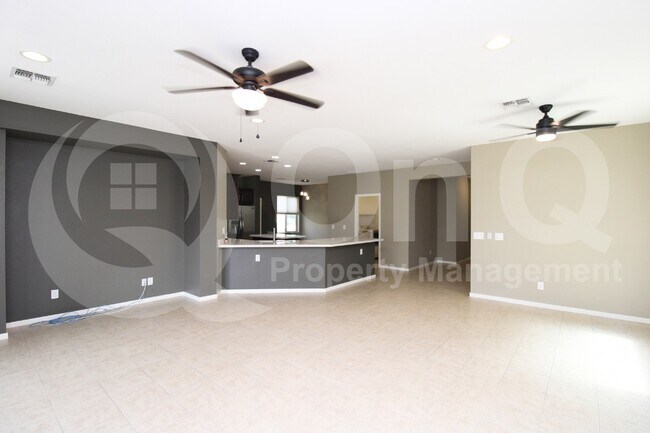 Foto del edificio - 265 E Locust Dr
