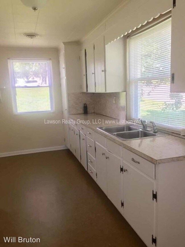 Building Photo - 2 br, 1 bath House - 2402 Memorial Ave.