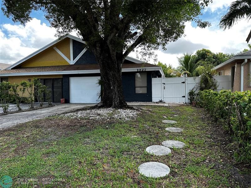 Primary Photo - 1327 SW 75th Ave