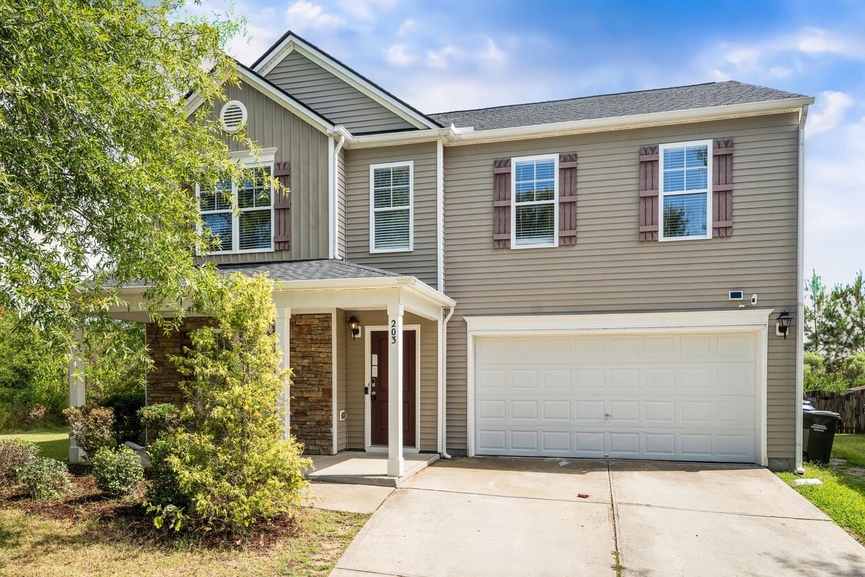 Beautiful updated 4 bedroom 2.5 bath singl... House Rental in Durham