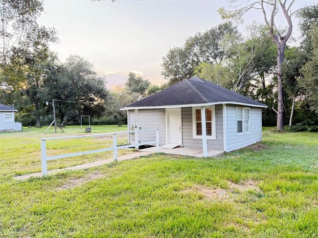 Building Photo - 17119 TX-35