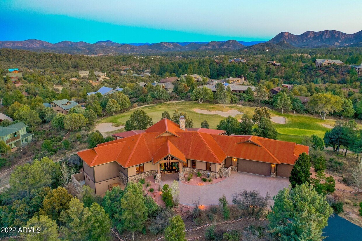 Primary Photo - 2708 E Wild Rose Cir