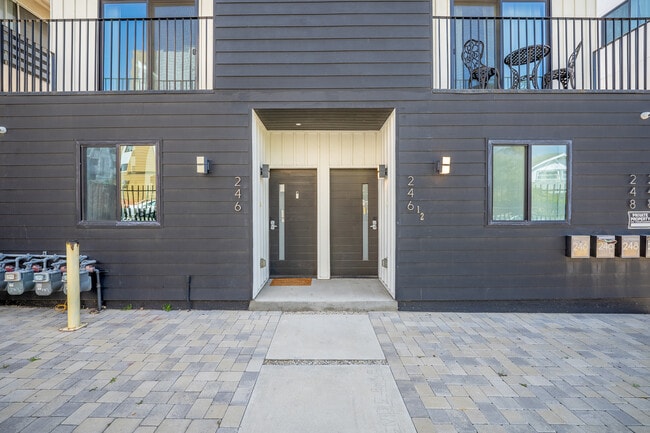 Building Photo - 246 N Dillon St