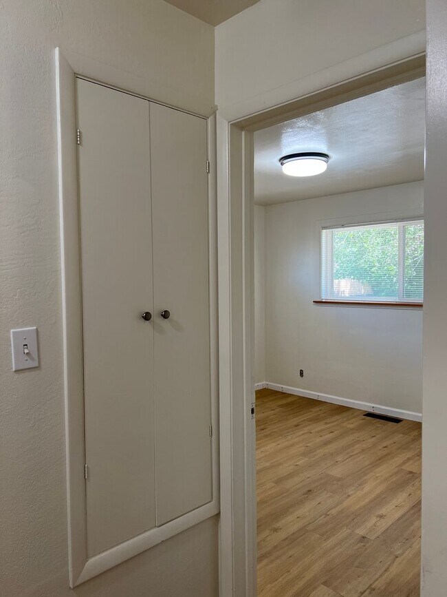 Foto del edificio - Old SW Reno/ Midtown 2/bed/1bath with garage!