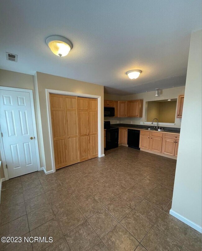 Building Photo - 4225 Brook Creek Ln