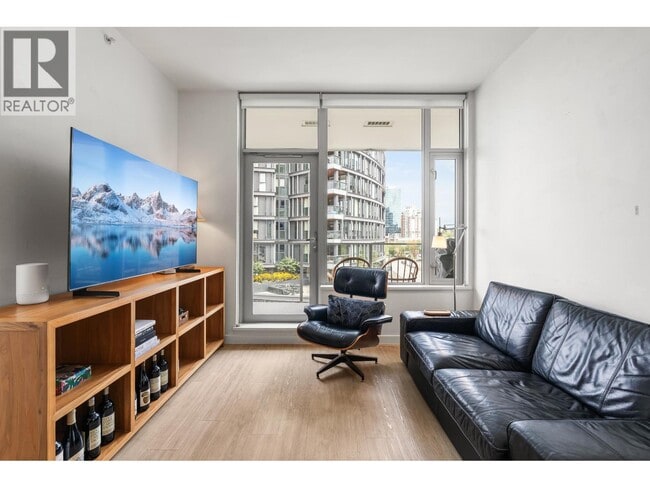 Building Photo - 1661 Quebec St