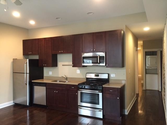 Foto principal - 647 W Deming Pl