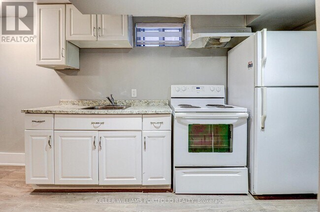 Photo du bâtiment - 962 Willowdale Ave