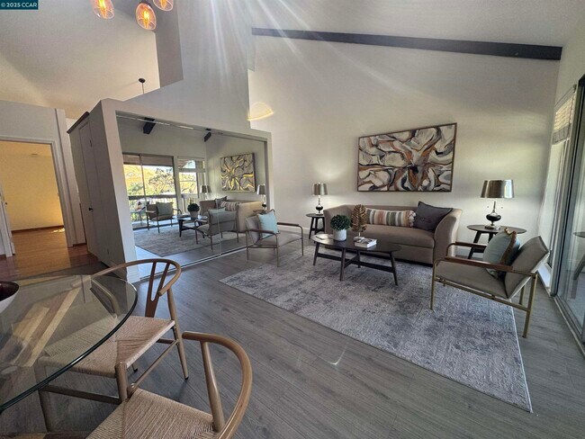 Foto del edificio - 2075 Ascot Dr