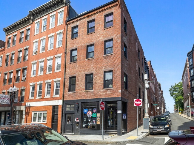 Building Photo - 176 Salem St