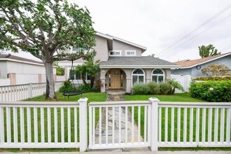 Building Photo - 2107 Dufour Ave