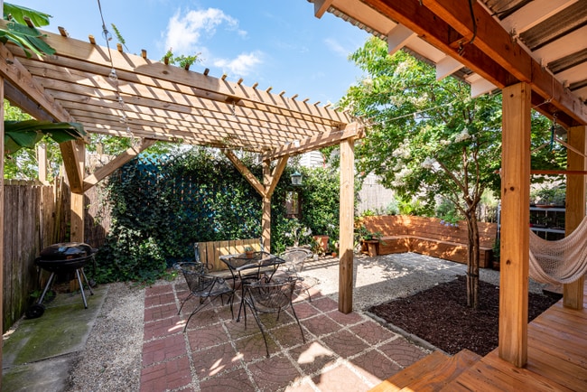 Photo - 2826 Banks St Apartment