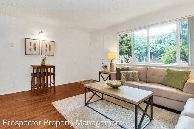 Building Photo - 1 br, 1 bath Apartment - 948 Neil Street NE