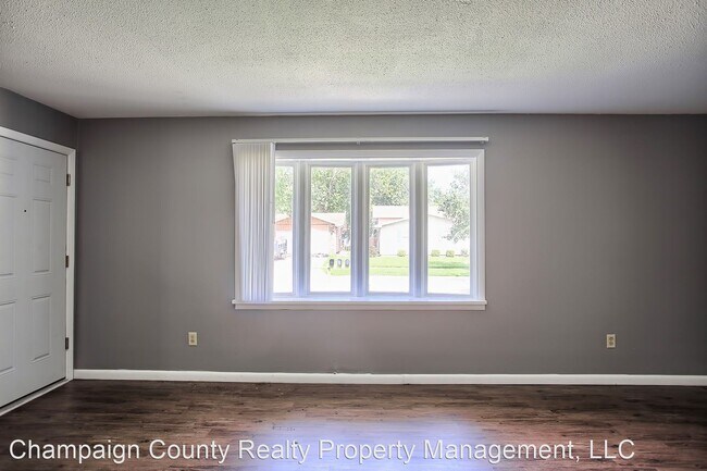 Building Photo - 801 Hollycrest Dr