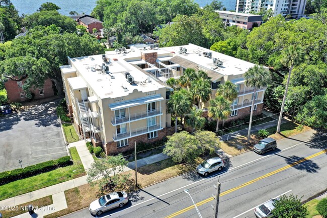 Building Photo - 2912 St Johns Ave